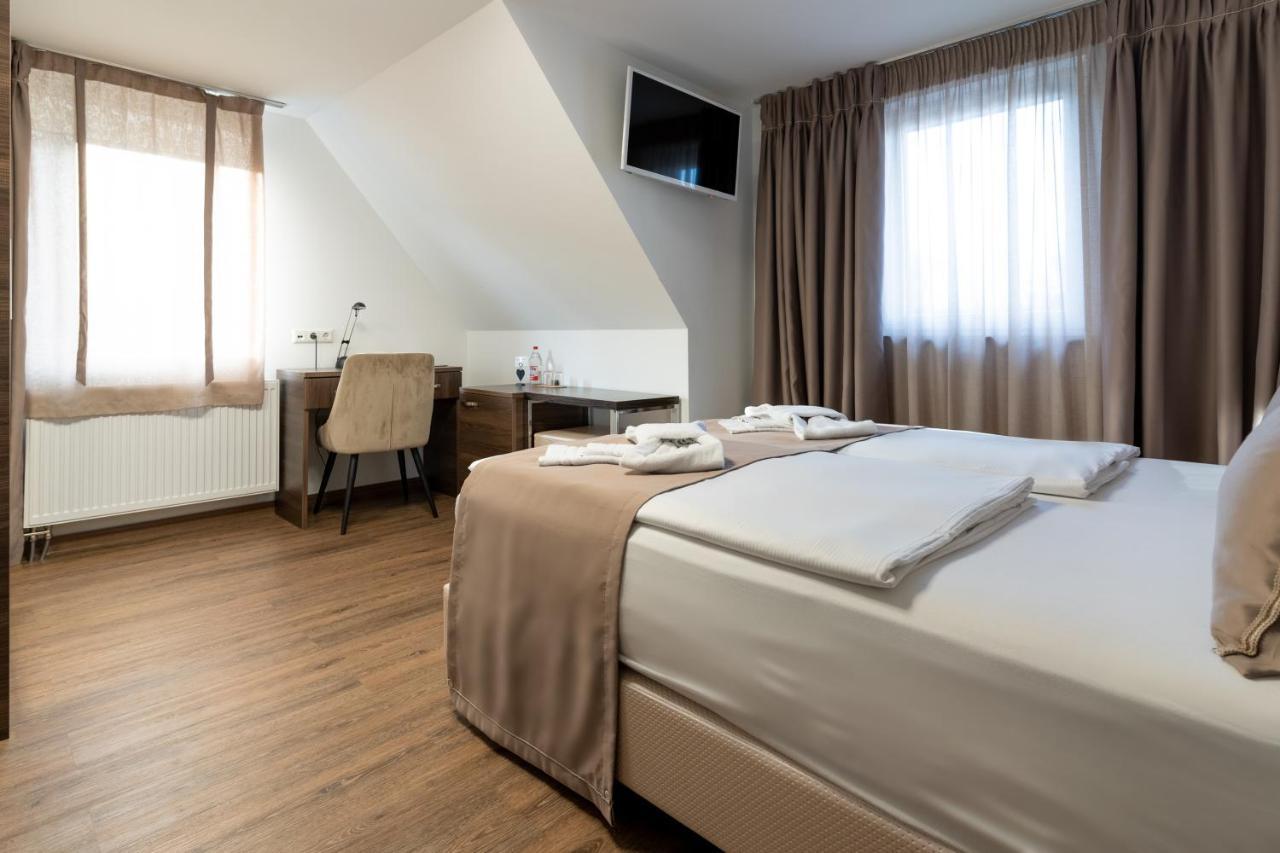 Hotel Myrsini Kirchentellinsfurt エクステリア 写真