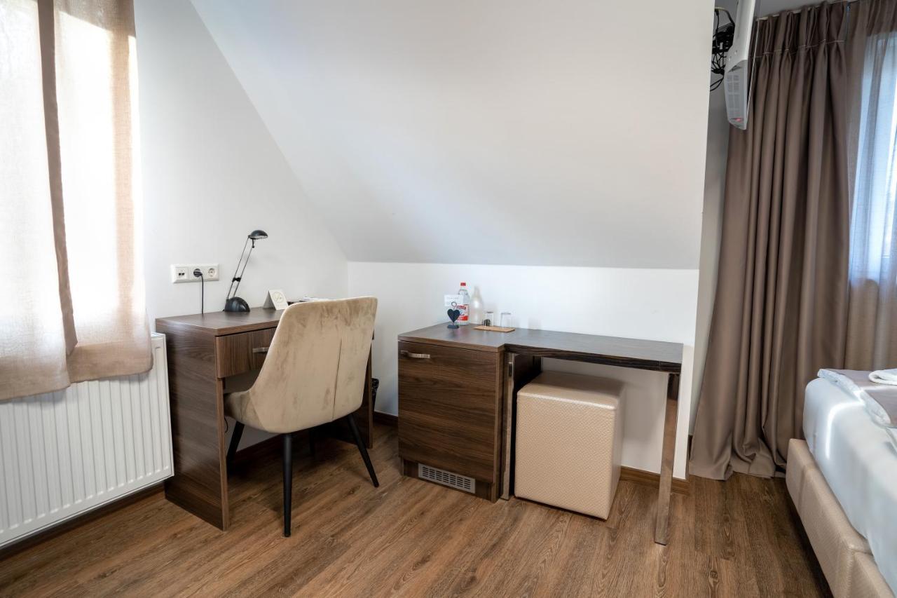 Hotel Myrsini Kirchentellinsfurt エクステリア 写真